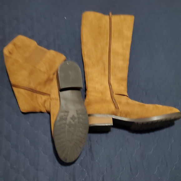 American Eagle Outfitters rusty brown riding boot with zipper and buckle . - Picture 2 of 6